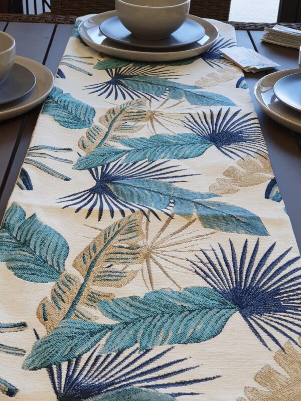 Patterned woven table runners 10