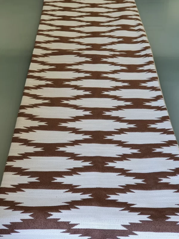 Patterned woven table runners 7