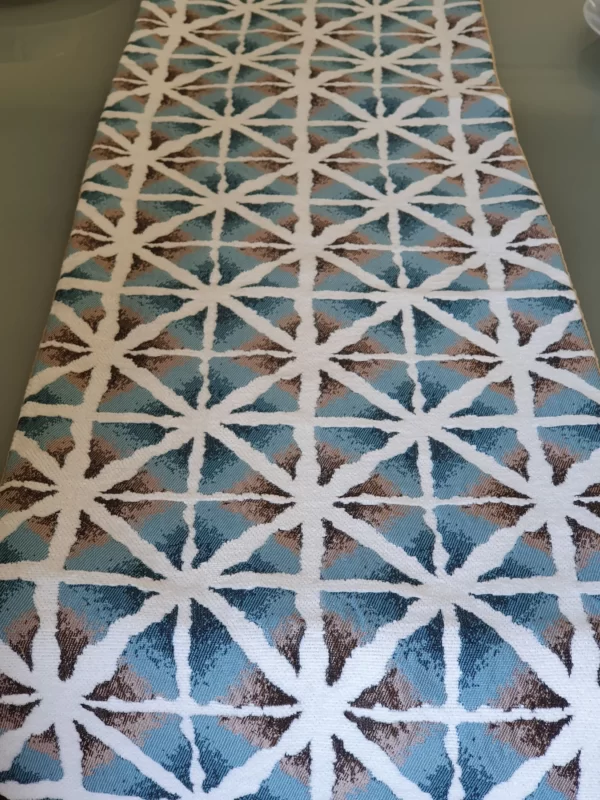 Patterned woven table runners 8