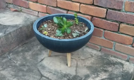 Fiber-clay-planting-pot-shallow-base-with-wooden-legs-2pc-set-4